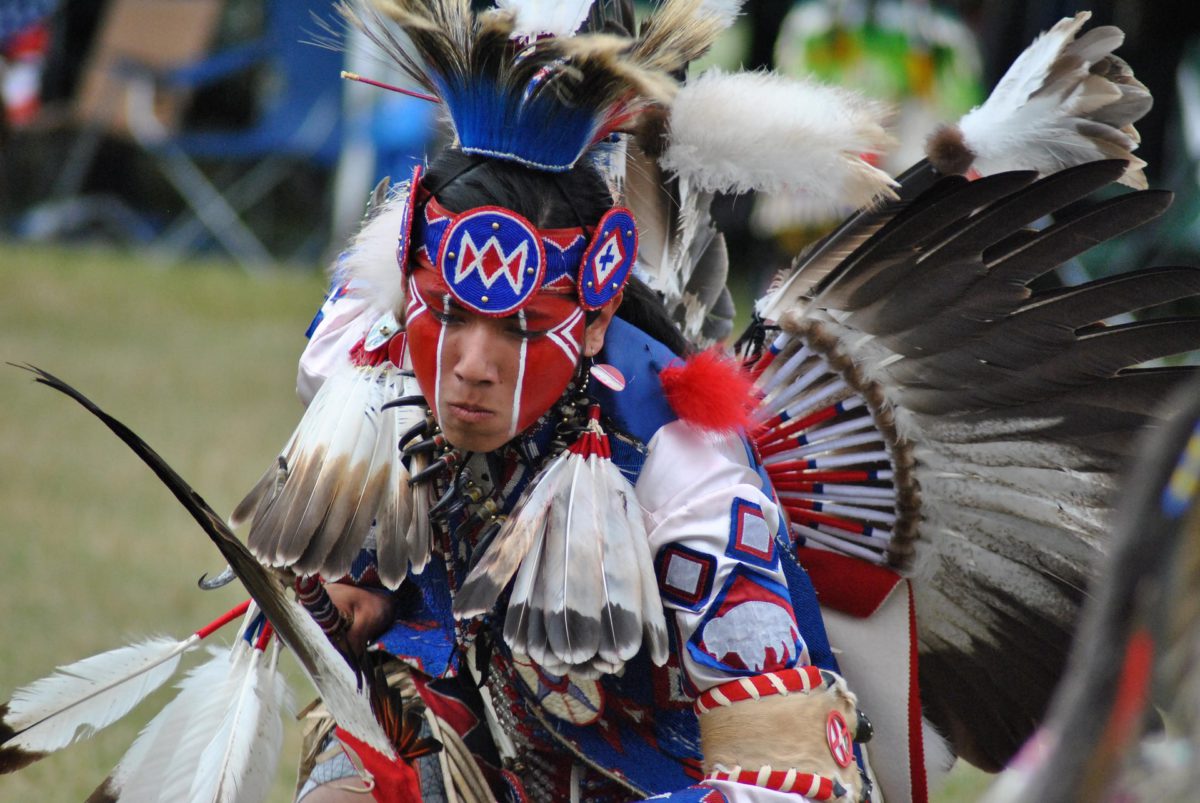 A Native American at a powwow ceremony. | Image by Laura Hamilton from Pixabay